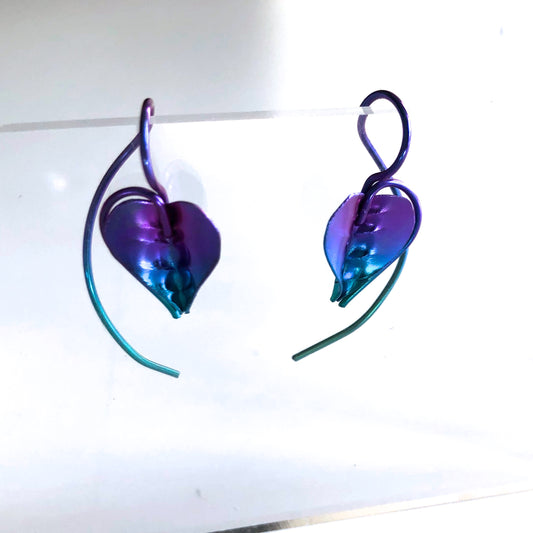 D85n-n Heart Strings Earrings by Mark Steel - © Blue Pomegranate Gallery