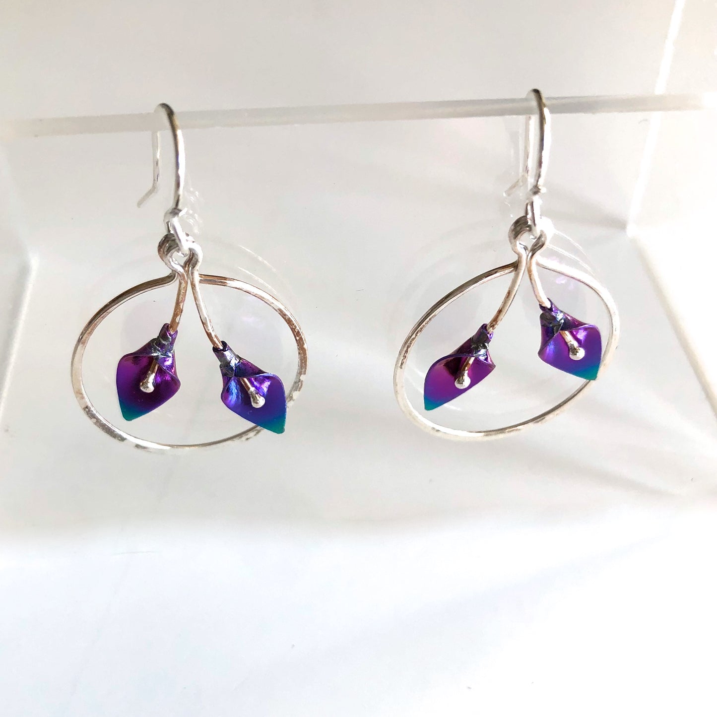 D64-ss Lily Wreath Earrings by Mark Steel - © Blue Pomegranate Gallery